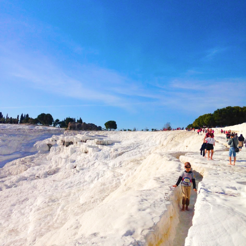 bergambar di cotton castle, pammukale