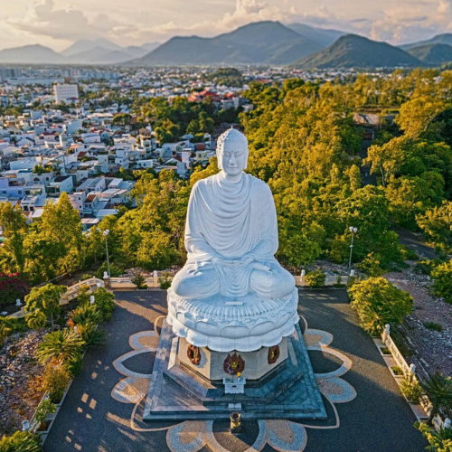 long son pagoda, vietnam