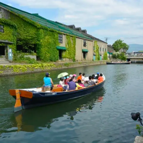 naik bot di Otaru Canal, Hokkaido, Jepun