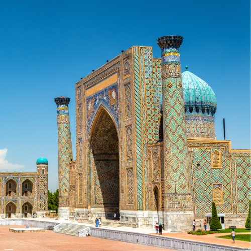 registan square di uzbekistan