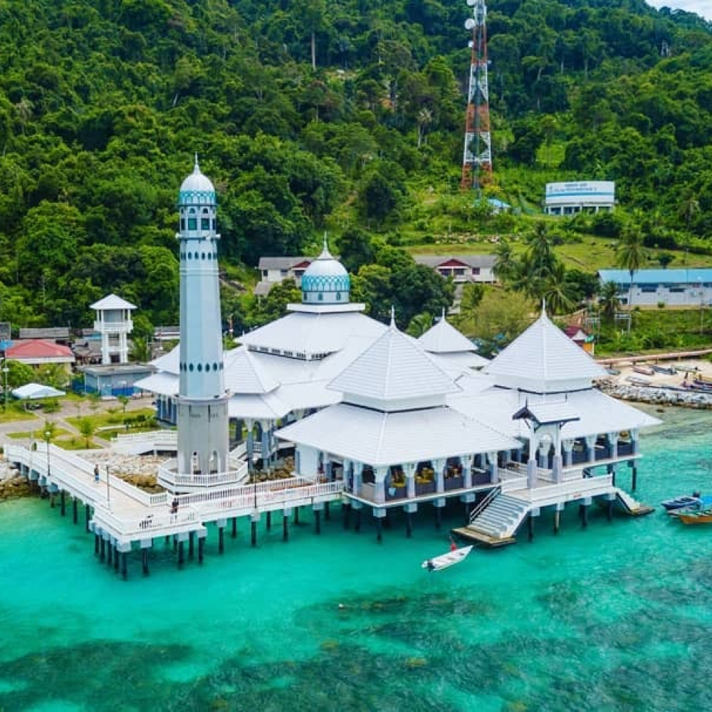 pelancong di pulau perhentian