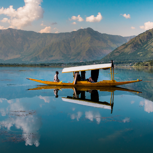 naik sampan di shikara lake