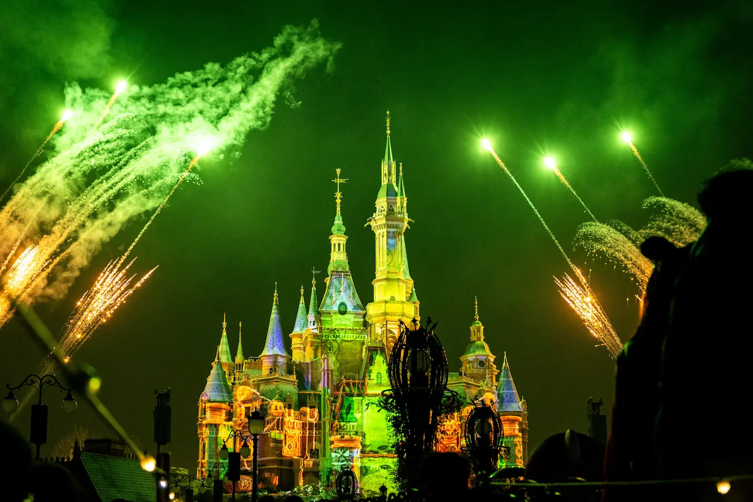 trip travel shanghai disneyland