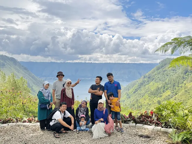 Pakej private tour ke Medan - Lake Toba